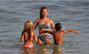 Joana Amaral Dias Em mergulhos com os filhos no Algarve (fotos exclusivas)