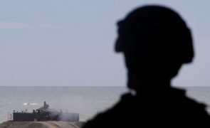 Taiwan deteta 42 aviões militares chineses nas imediações da ilha