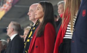 Realeza - Espanha: Rainha Letizia e infanta Sofía vibram com conquista do mundial feminino