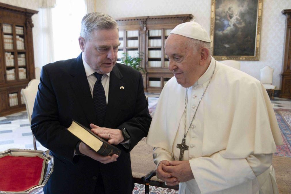 Papa reúne-se com chefe do Estado-Maior dos EUA para falar da guerra na Ucrânia