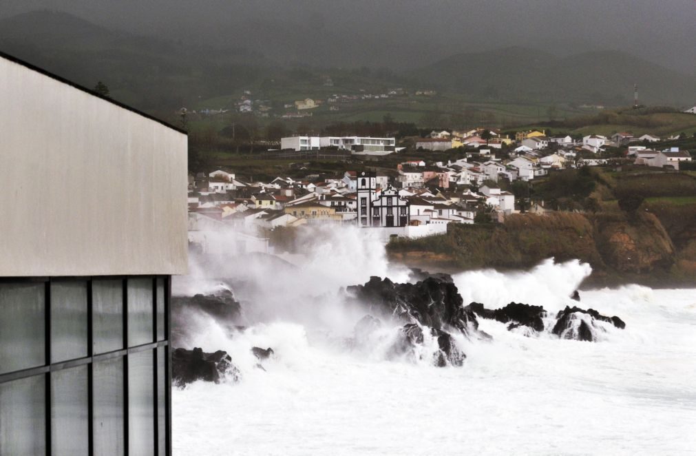 Mau tempo deixa 17 pessoas desalojadas na ilha de São Miguel nos Açores