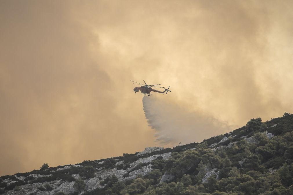Mais 5 aeronaves e mais 58 bombeiros mobilizados pela UE para apoiar Grécia no combate aos fogos