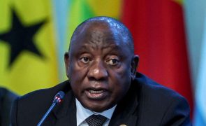 PR sul-africano defende reforma 