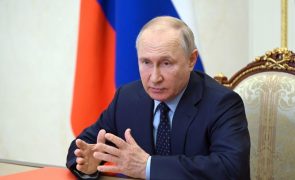 Putin insta Banco Central da Rússia a conter instabilidade financeira