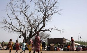 Conflito no Sudão já obrigou mais de dois milhões de crianças a fugir