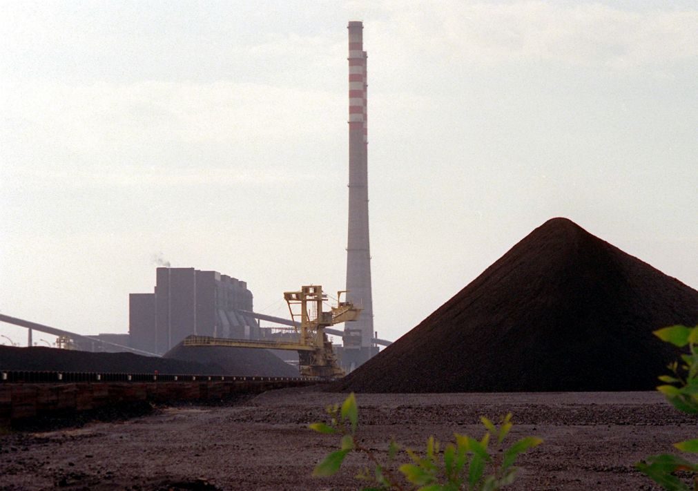 Portugal compromete-se a encerrar centrais a carvão do Pego e de Sines