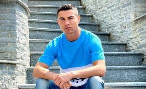 Cristiano Ronaldo Rendido? Craque apanhado com traje tradicional árabe!