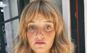 Carolina Deslandes É surpreendida pelo namorado em dia de aniversário: 