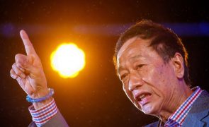 Fundador da Foxconn Terry Gou apresenta candidatura à presidência de Taiwan