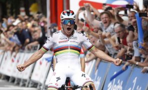Remco Evenepoel vence terceira etapa da Vuelta e assume liderança da geral