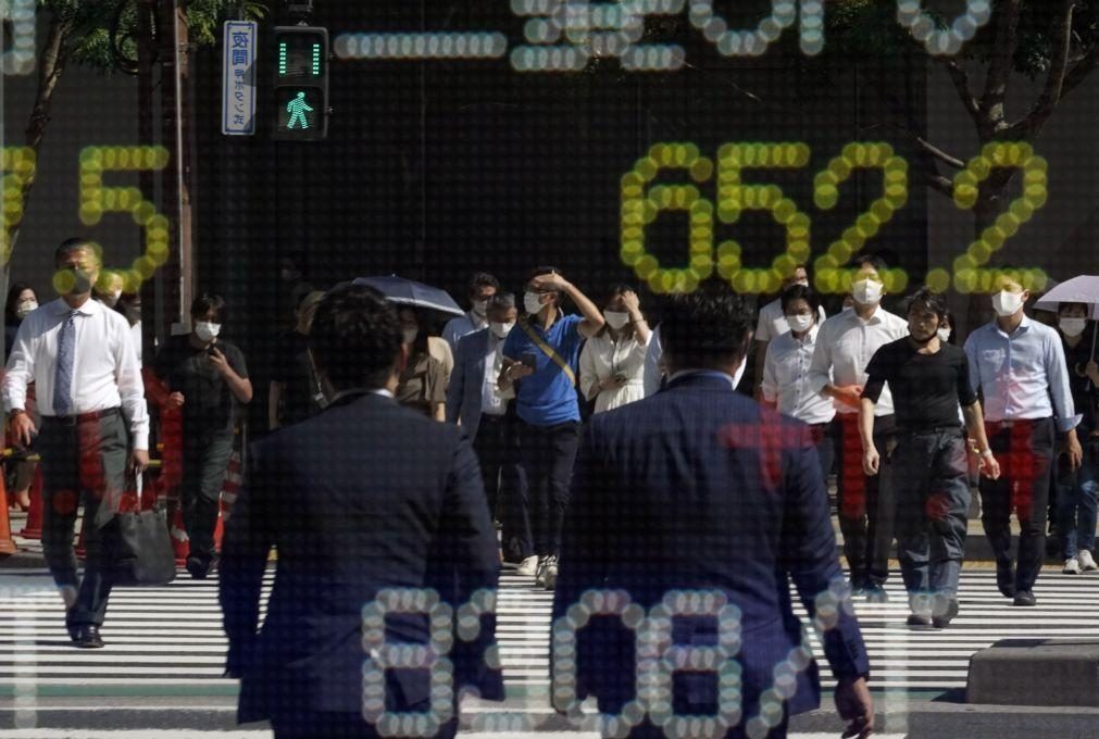 Bolsa de Tóquio fecha a ganhar 0,33%