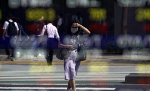Bolsa de Tóquio abre a ganhar 0,3%