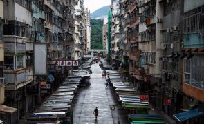 Hong Kong emite alerta máximo face ao super tufão Saola