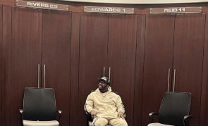 50 Cent - Atira microfone em concerto e deixa fã a sangrar