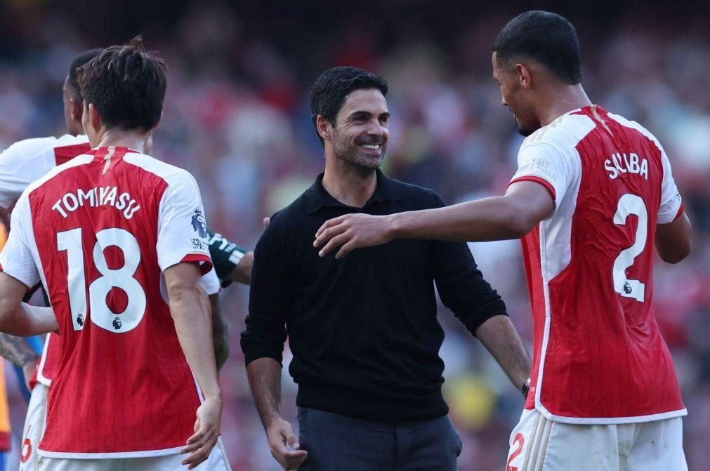 Arsenal vence United em final emocionante com dois golos no descontos