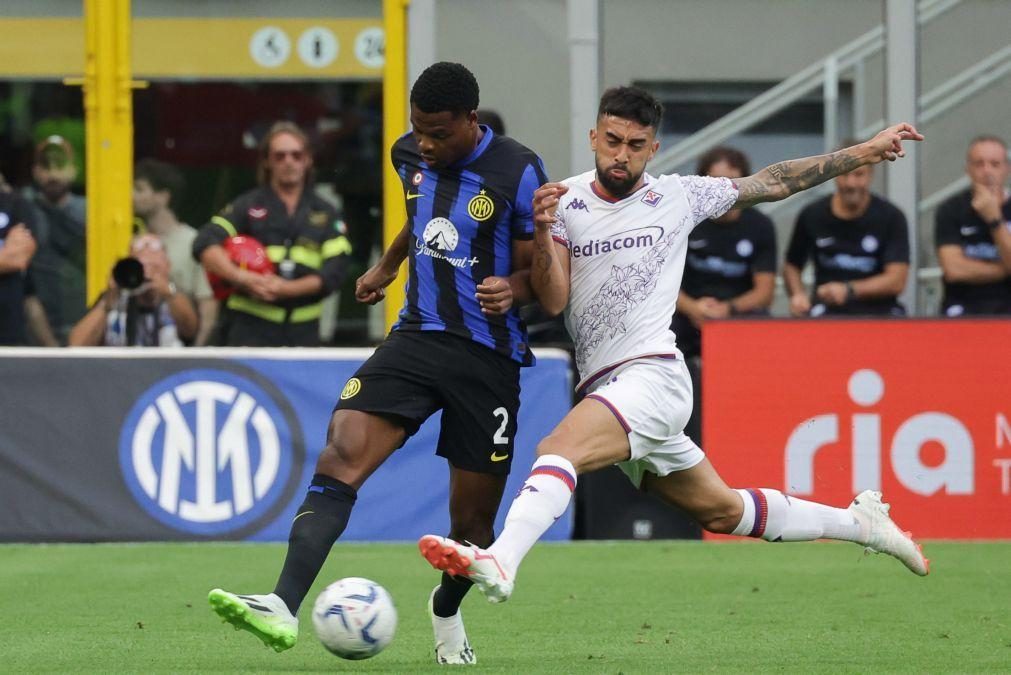 Inter Milão goleia Fiorentina e segue com AC Milan na liderança