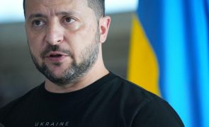 Zelensky visita frente de combate na região de Donetsk