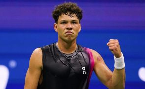 Ben Shelton vence duelo norte-americano rumo às meias-finais do US Open