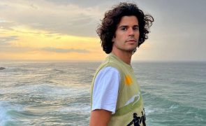 Ff Sem trabalho como ator na televisão atira: 