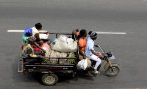 Restrições à circulação em Luanda reduzem pão na mesa e acidentes, dizem mototaxistas