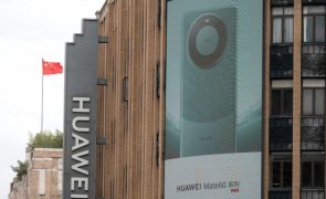 Novo telemóvel da Huawei gera debate sobre eficácia de controlos de exportação dos EUA
