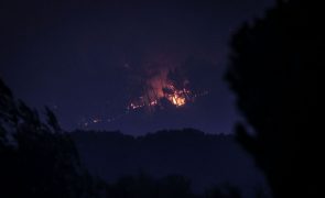 Quase 670 operacionais combatem fogo em Coimbra -- Proteção Civil