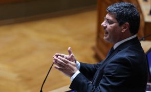Brilhante Dias acusa Montenegro de defender redução de impostos em 