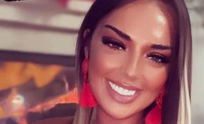 Cláudia Nayara Mostra-se com carro de luxo e atira: 