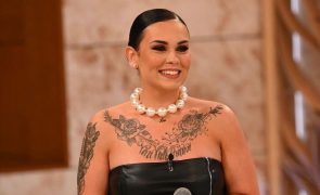 Carina Rodrigues Apresenta nova música e recebe conselho de Cláudio Ramos: 