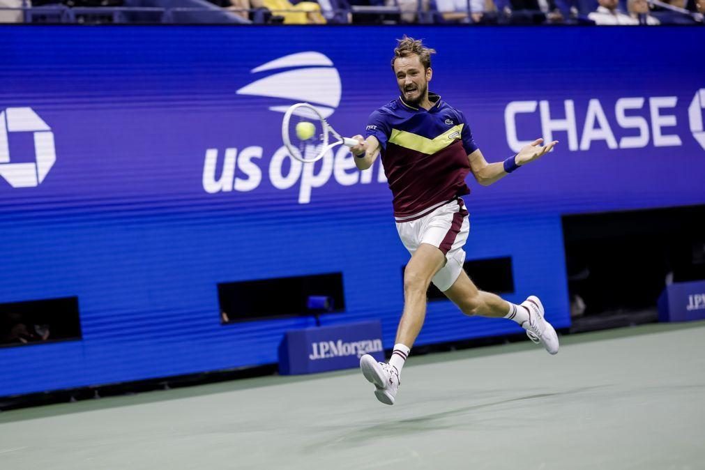 Medvedev bate Alcaraz para regressar à final do US Open