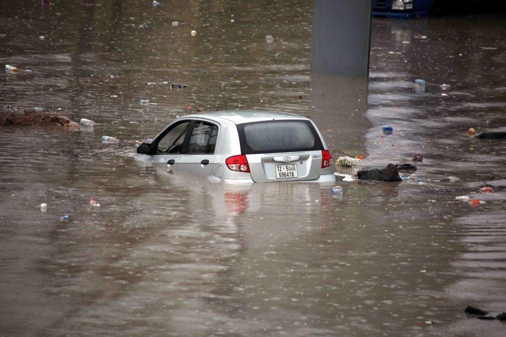 Inundações devastadoras na Líbia fazem cerca de 2 mil mortos e 1.200 desaparecidos