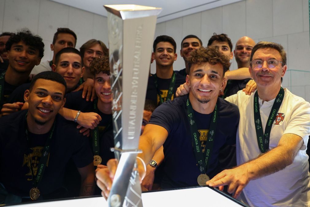Seleção sub-19 de futsal deixa troféu europeu 'em casa'