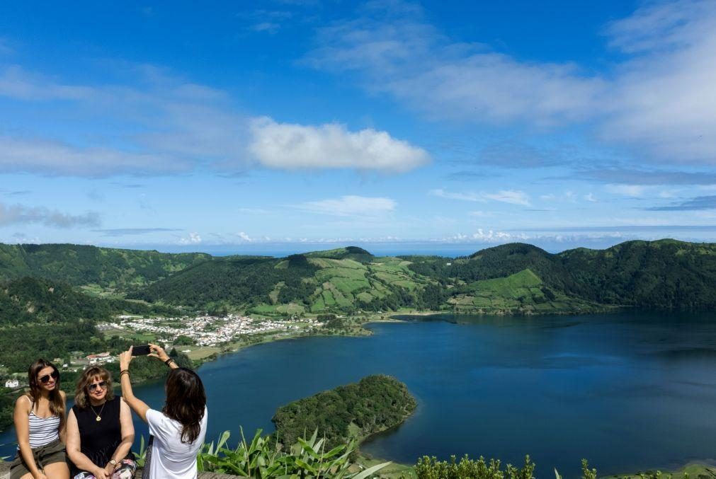 Açores preveem concluir limpeza na lagoa das Sete Cidades até daqui a três semanas