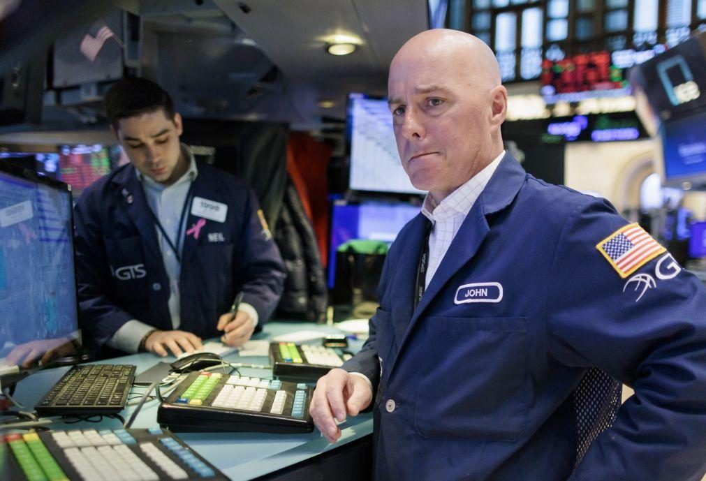 Wall Street negoceia em baixa pouco após o início da sessão