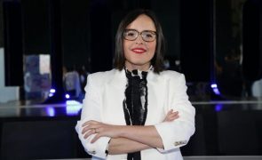 Joana Marques Dá espetáculo de coach desmotivacional e faz 'mira' a Cristina Ferreira