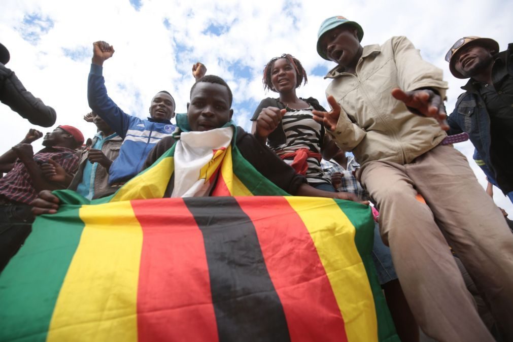 Liga dos Jovens da ZANU-PF do Zimbabué apela à demissão de Mugabe