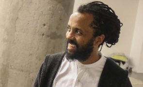 Carlos Bunga mostra hoje no Prado 
