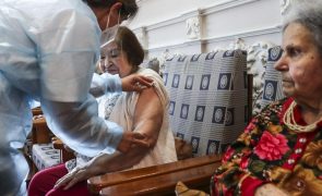 Vacinação contra gripe e covid-19 abrange maiores de 60 anos, doentes crónicos e residentes em lares