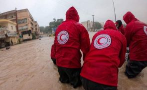 Número de mortos na Líbia só em Derna ultrapassa os 5.100