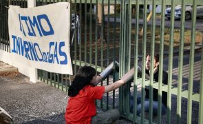 Ativistas climáticos bloqueiam entrada do Conselho de Ministros
