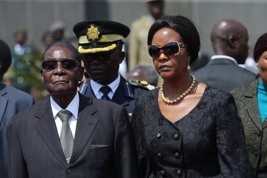Partido no poder exonerou Robert Mugabe da liderança do Zimbabué