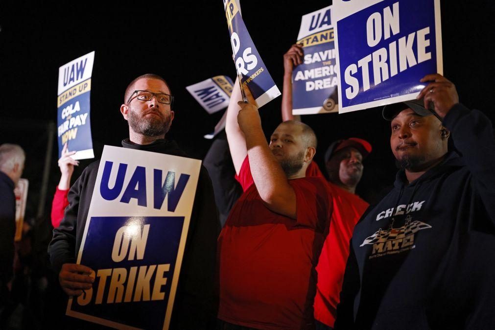 Cerca de 13 mil trabalhadores da produção automóvel entram em greve nos EUA
