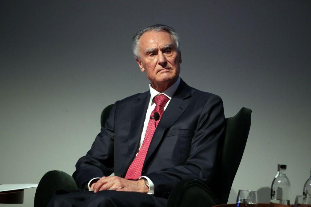 Cavaco aconselha primeiros-ministros a não responder em público aos Presidentes