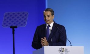 Primeiro-ministro grego promete reconstruir 