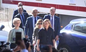 Ursula von der Leyen e Giorgia Meloni chegaram hoje à ilha italiana de Lampedusa
