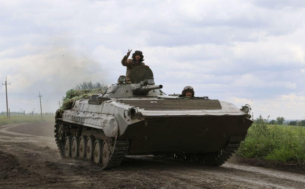 Forças de Kiev preparam cerco em Bakhmut enquanto avançam para sul