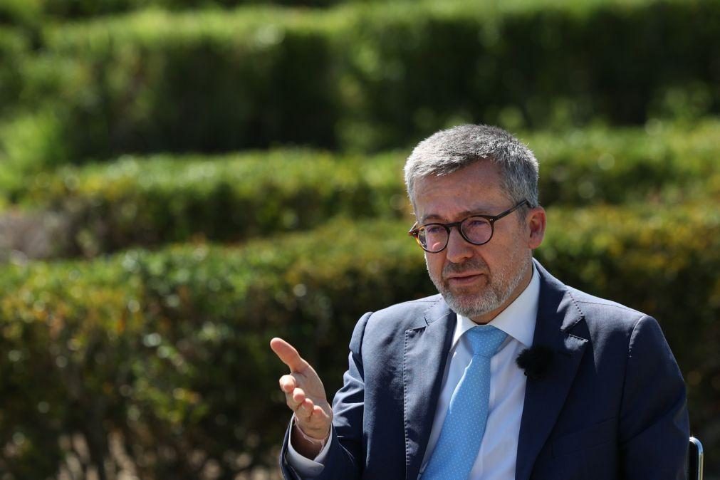 Moedas revela