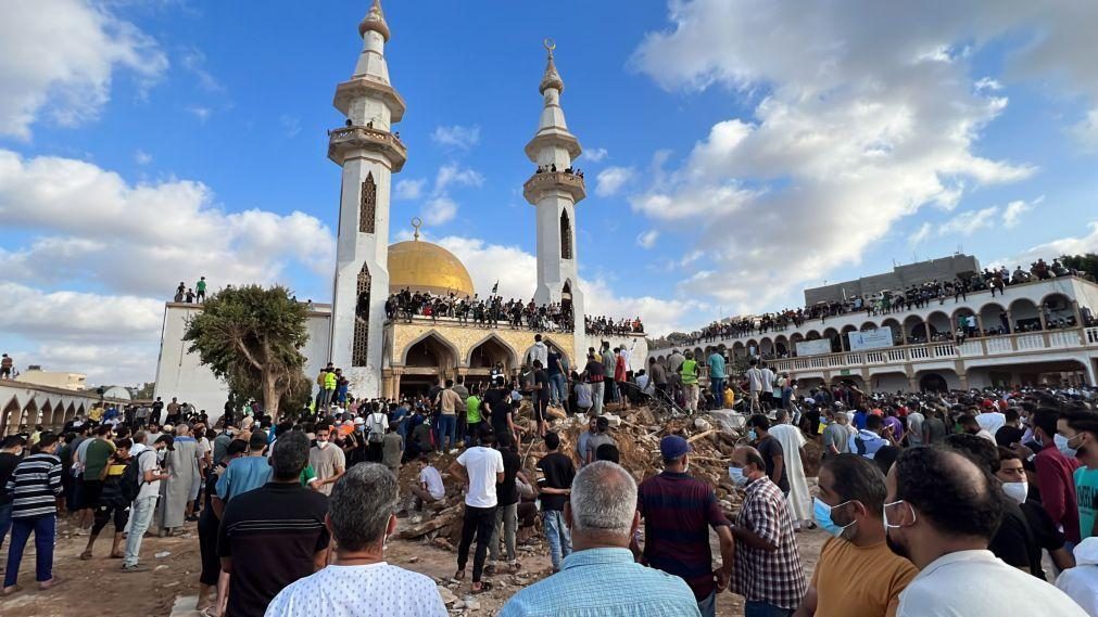 Líbia/Cheias: Manifestantes incendiam casa do autarca de Derna durante protestos
