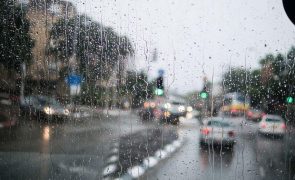 Meteorologia Temperaturas descem e chuva regressa