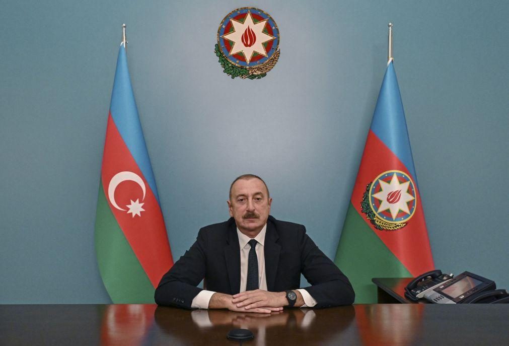 Azerbaijão e separatistas arménios iniciam negociações